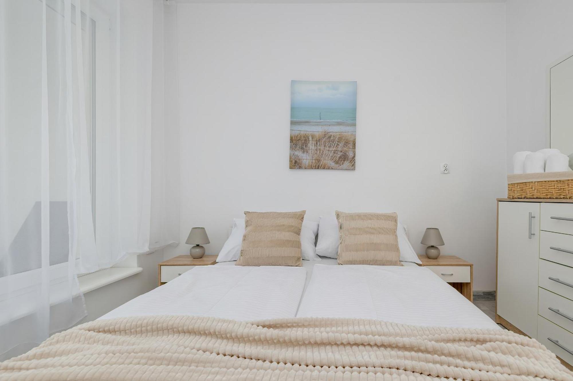 Family Apartments Herberta With Terrace And Parking By Rent Like Home Svinoústí Exteriér fotografie